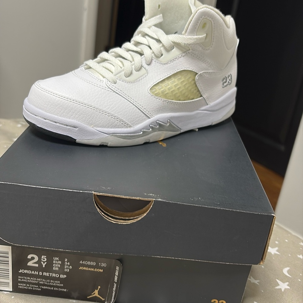 Kids Nike Jordan 5 size 2.5 never used
